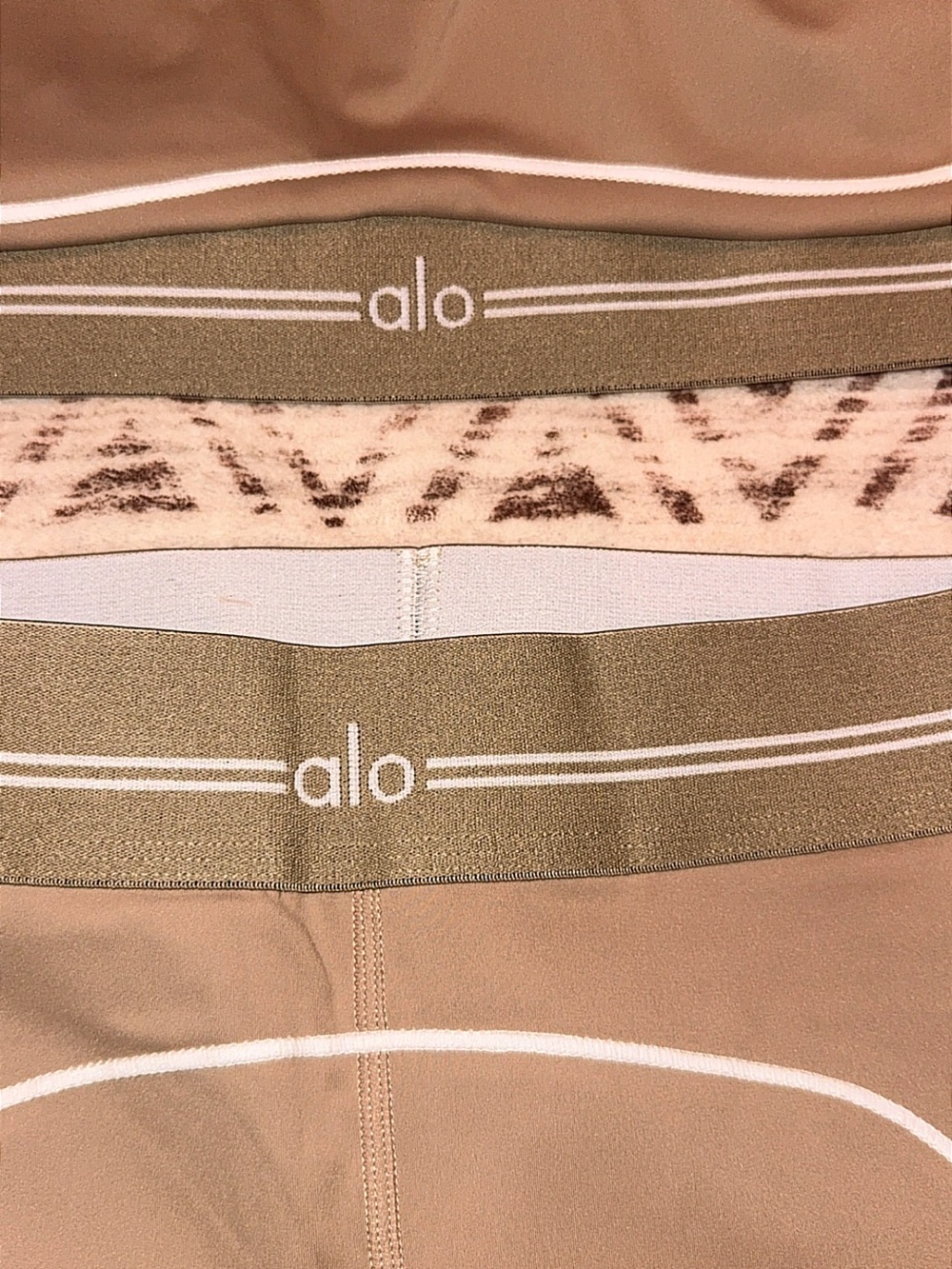 ALO Yoga Tan High-Waist Leggings And Sports Bra Set - Picture 12 of 16